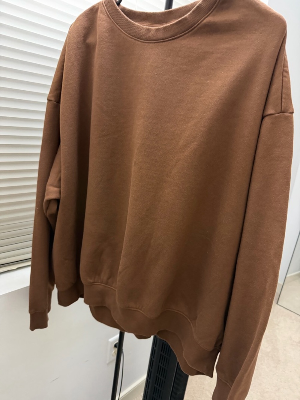 H&M Men’s Chestnut Brown Crewneck Sweatshirt